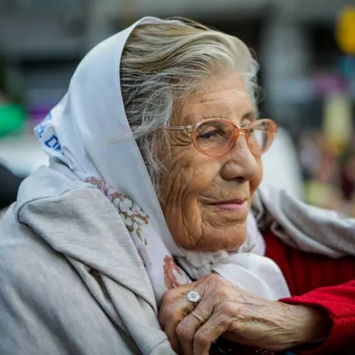 azuzena madre plaza